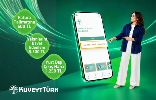 Kuveyt Türk Mobilden müşteri ol ekranını gösteren genç kadın