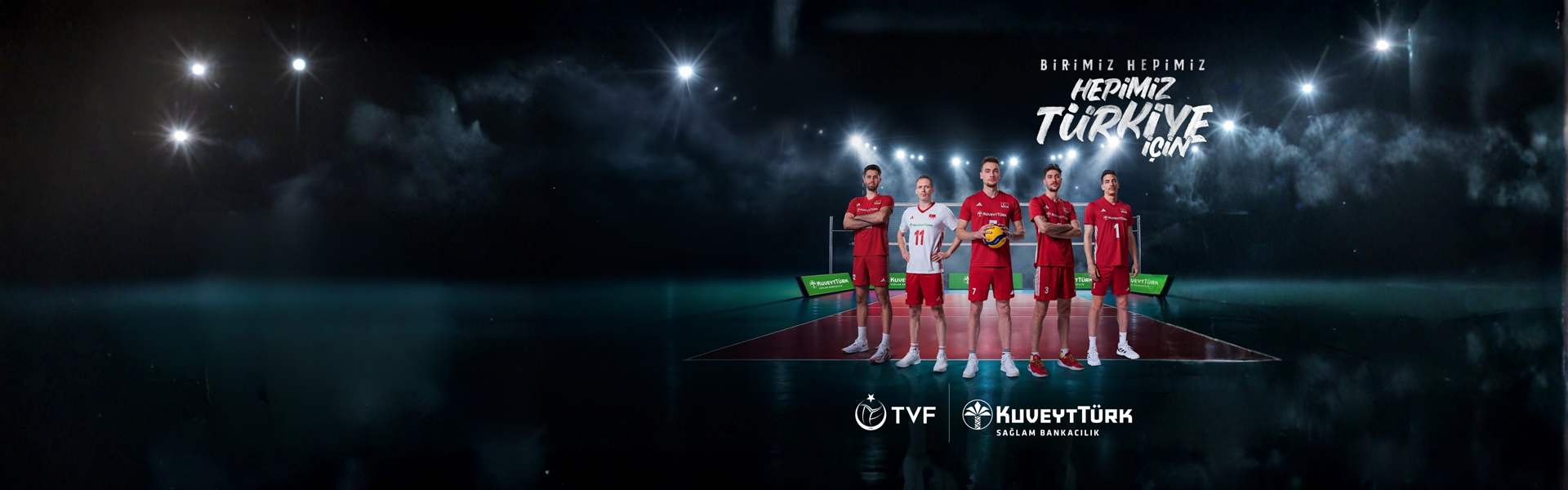 voleybol sahası önünde erkek voleybol milli takımı oyuncuları