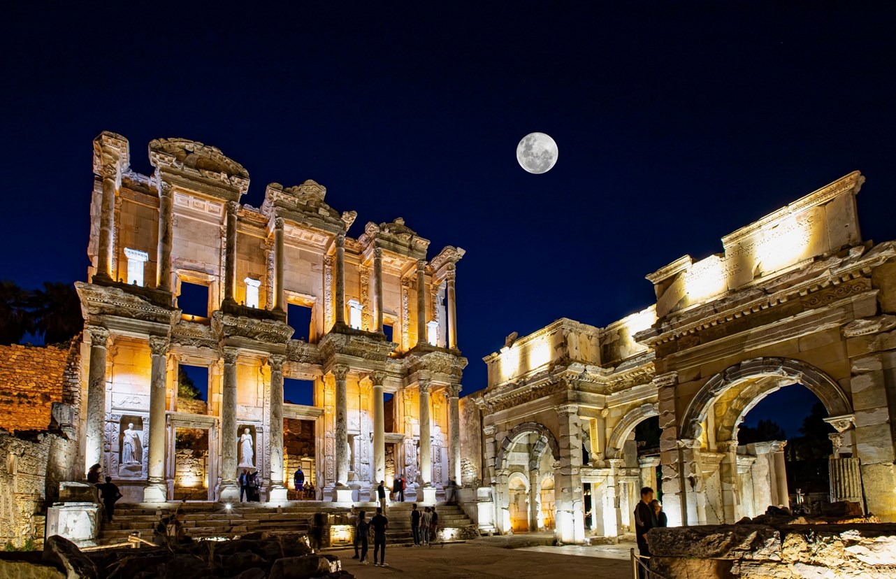 gece ışıklandırmaları ile efes antik kenti