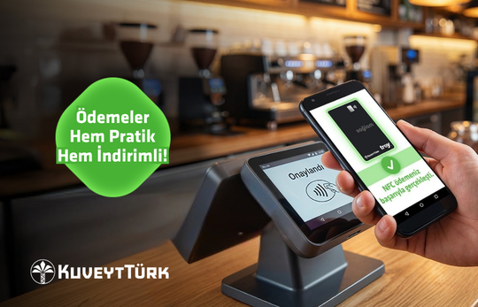 bir kafede kasada telefon ile nfc ödeme onayı ekranı gözüken telefon