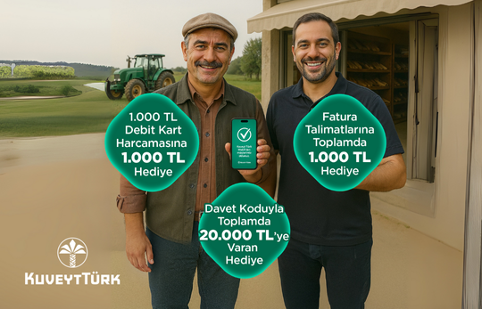 elinde telefonda kuveyt türk mobil tutup gülümseyen çiftçi ve esnaf