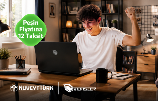 monster notebooku ile oyun oynayan ve sevinen genç erkek
