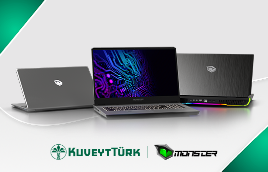 beyaz arka plan üzerinde üç adet dizüstü bilgisayar