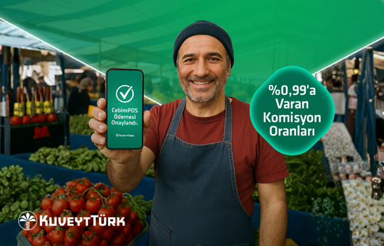 cebim pos onayı almış telefon ekranını gösteren pazar çalışanı