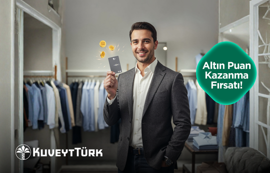 bir giyim mağazasında elindeki sağlam business kartı gösteren genç adam