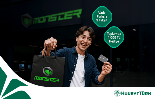 monster notebooktan alışveriş yapmış mutlu genç