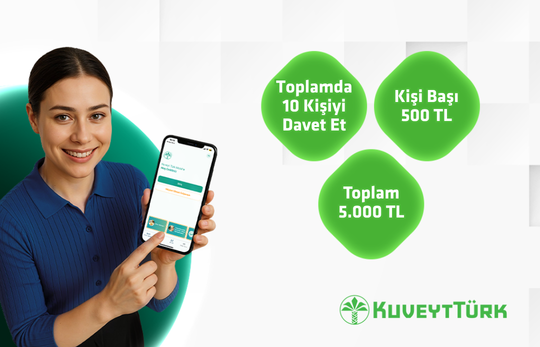 Kuveyt Türk Mobilden müşteri ol ekranını gösteren genç 