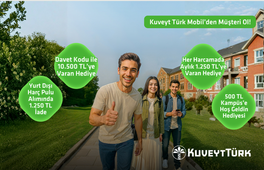 iki kadın bir erkek üniversite öğrencileri gülümsüyor ve eli ile onaylama işareti yapıyor