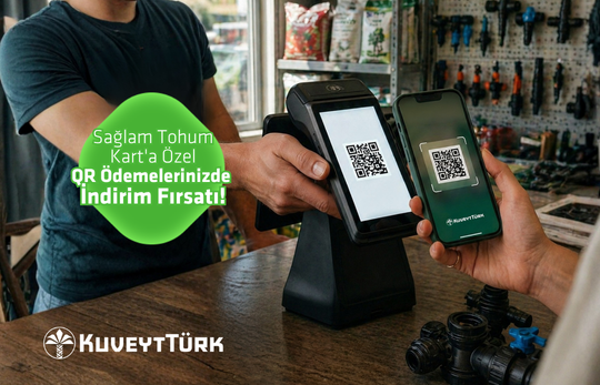 qr kod ile ödeme yapan müşteri