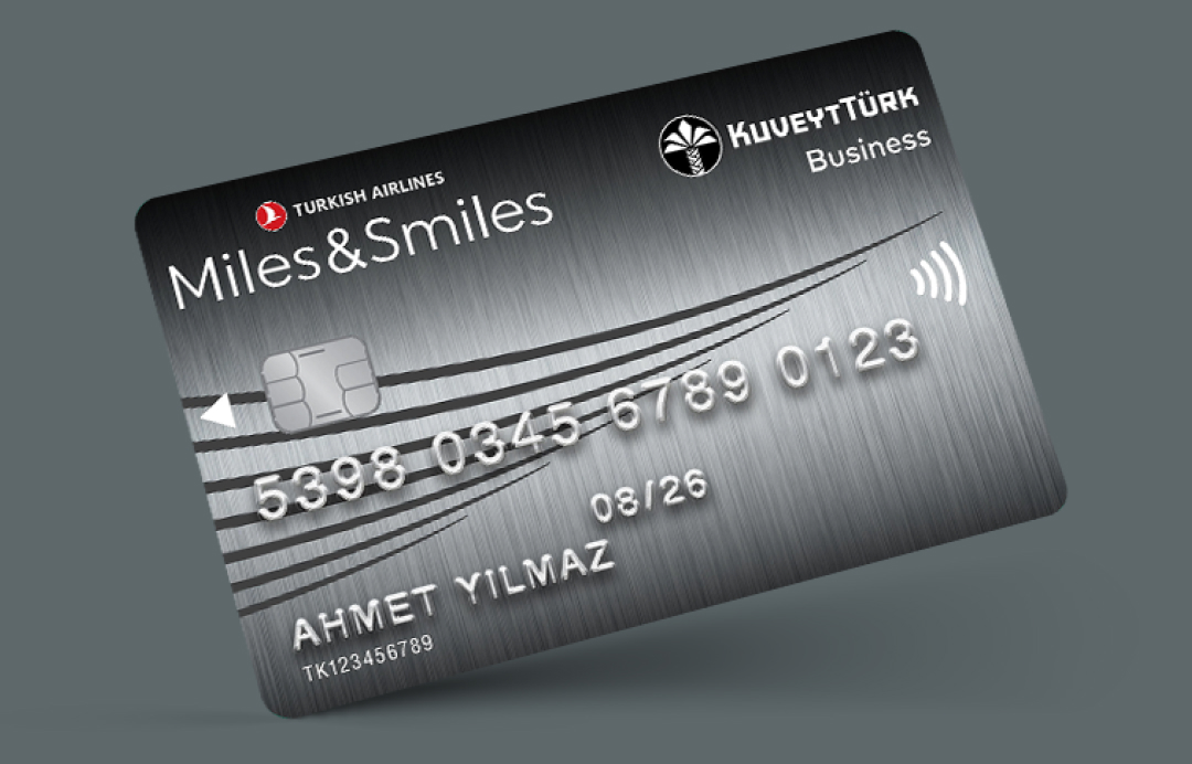 Gri zemin üzerinde Miles&amp;Smiles Kuveyt Türk Business Kartı
