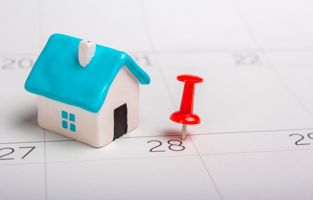  house figurine and rental day marked on the calendar