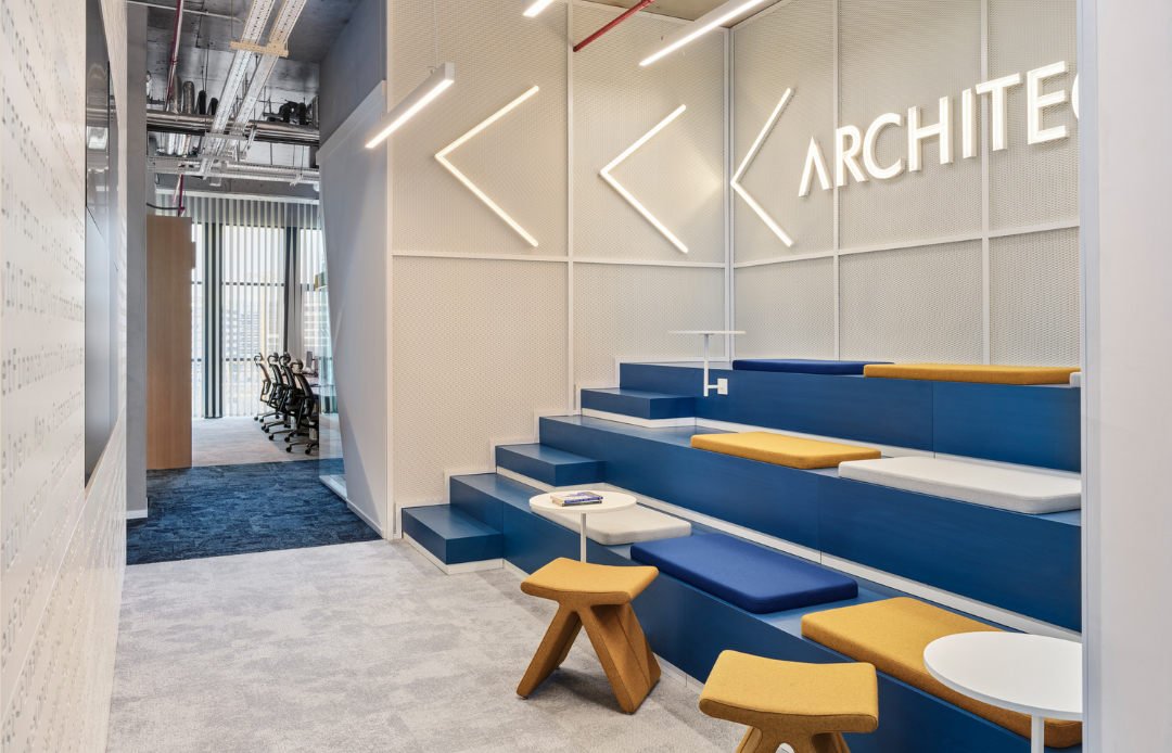 Modern ofis oturma alanı ve toplantı bölümü görünümü