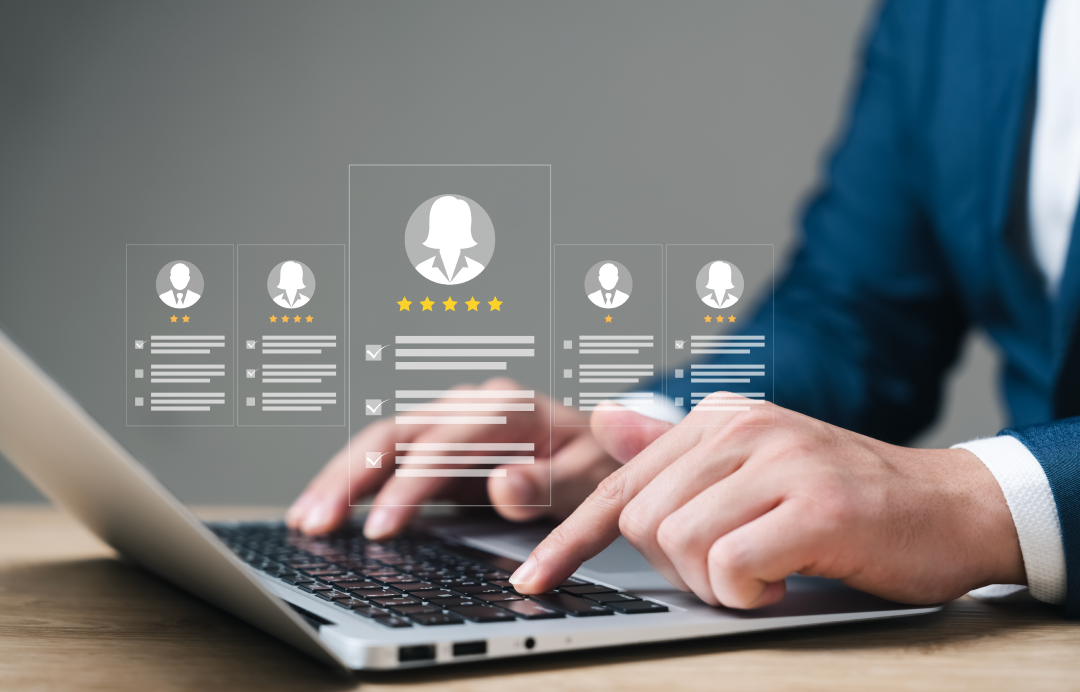 Hands working at the computer for Customer Satisfaction Policy
