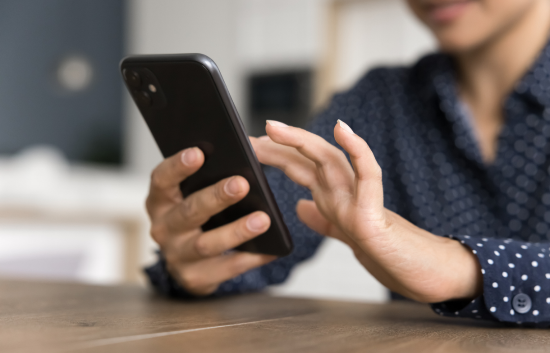 mail order yöntemi için elinde telefonu olan biri