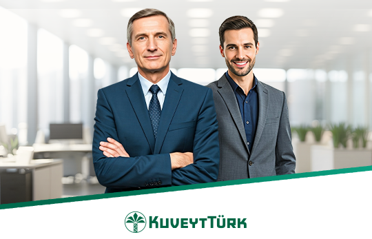 patron ve çalışan birlikte ofisteler