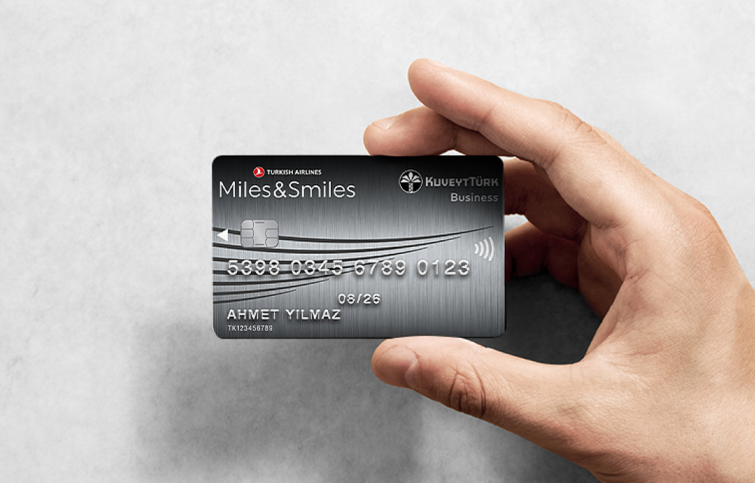Elde tutulan Kuveyt Türk Miles&amp;Smiles kredi kartı