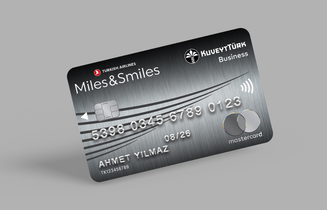 Gri zemin üzerinde Miles&amp;Smiles Kuveyt Türk Business Kartı