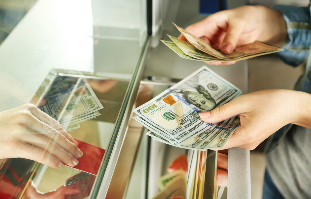 Dolarlarla yapılan döviz işlemi