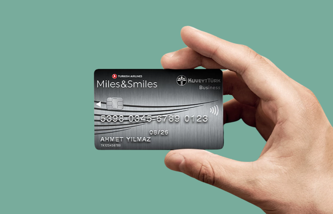 Elde tutulan Kuveyt Türk Miles&amp;Smiles kredi kartı