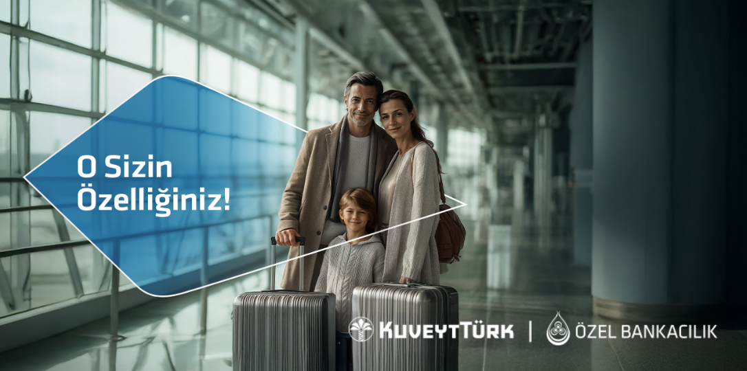 Havalimanında valizleriyle bekleyen aileyle özel bankacılık ayrıcalıkları 