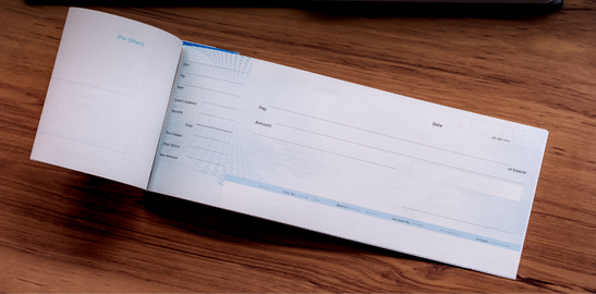 çek defterinde bir çek yaprağı