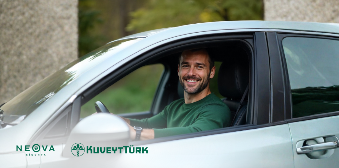 aracın içinde oturan erkek müşteri