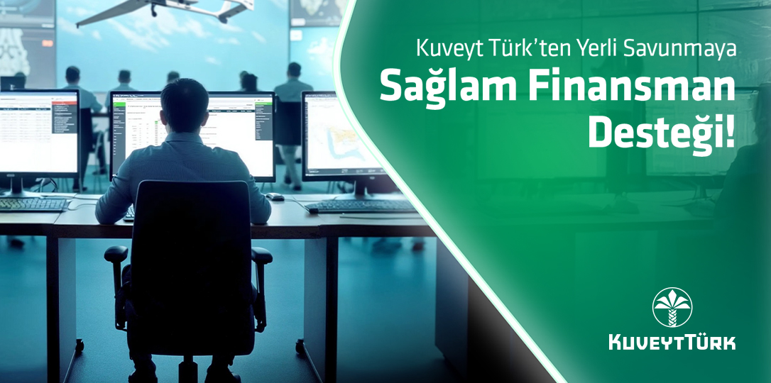 savunma sanayiinde çalışan bilgisayar başındaki çalışan