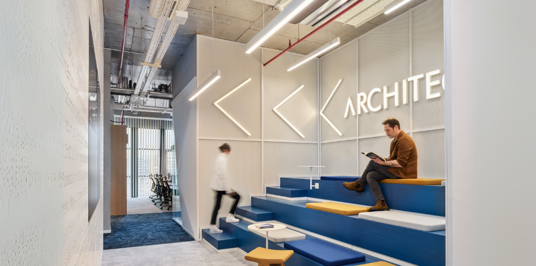 Modern ofis oturma alanı ve toplantı bölümü görünümü
