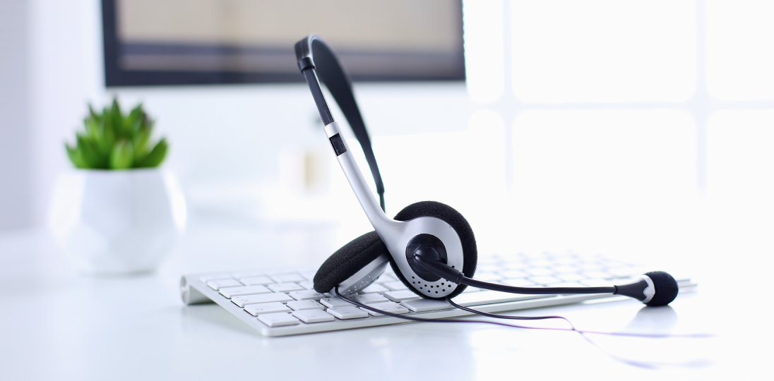 headset with microphone that sits on the keyboard