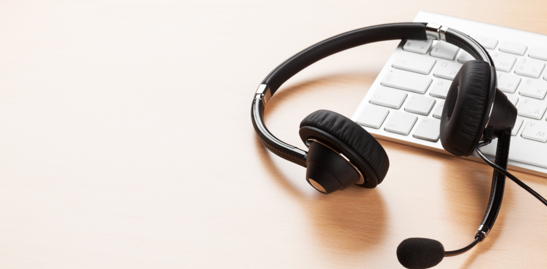 headset with microphone that sits on the keyboard