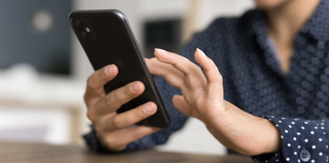 mail order yöntemi için elinde telefonu olan biri