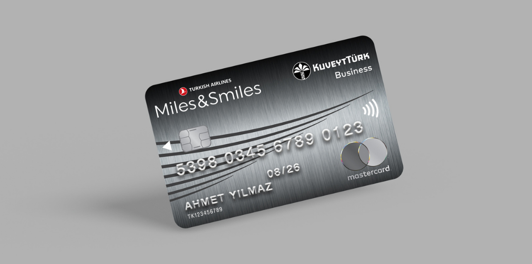 Gri zemin üzerinde Miles&amp;Smiles Kuveyt Türk Business Kartı