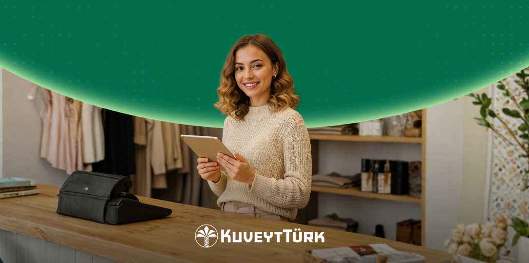 giyim mağazasında kasada elinle tabletle duran genç kadın