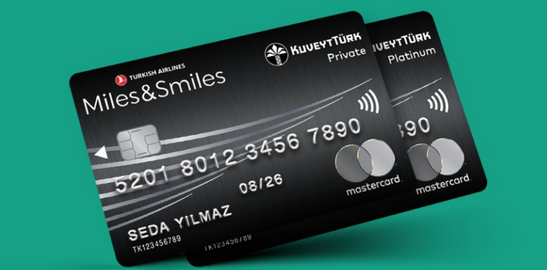 yeşil zemin üzerine Kuveyt Türk Miles&amp;Smiles kart görselleri